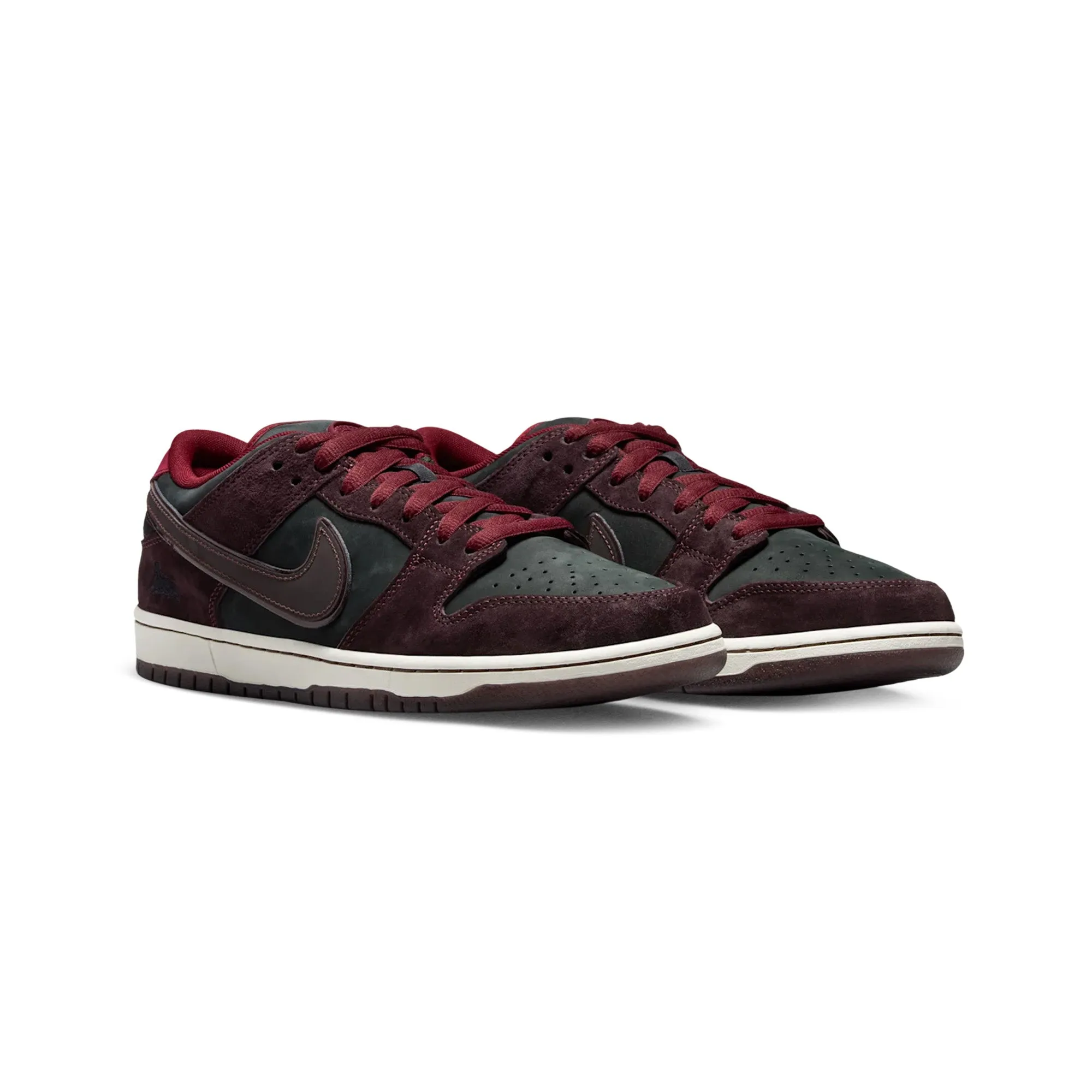 Nike SB Dunk Low 'Riot Skateshop' (2025) Memory Foam Standing All
