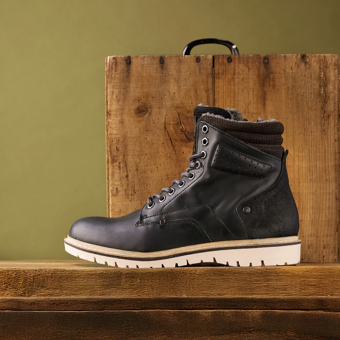 Clean Cut Insulated Adventure Journey Wilder Lace Up Boots Black