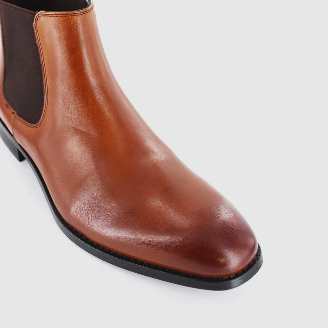 Graduation Ceremony Dawson Chelsea Boots Tan