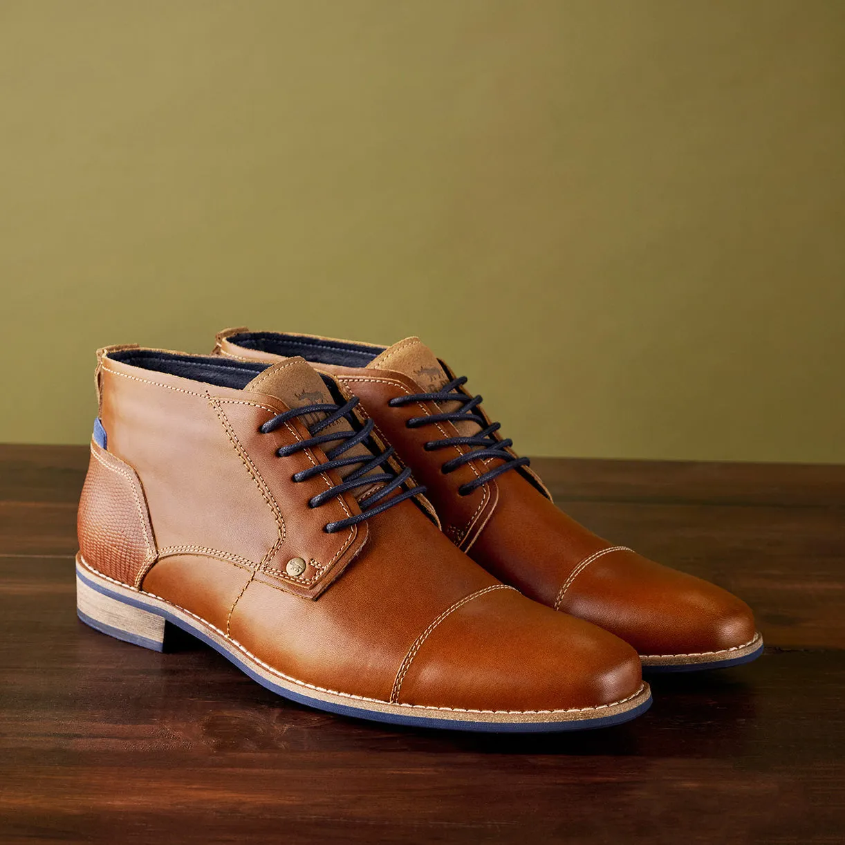 Transitional Style Waterproof Upper Daxton Lace Up Boots Tan
