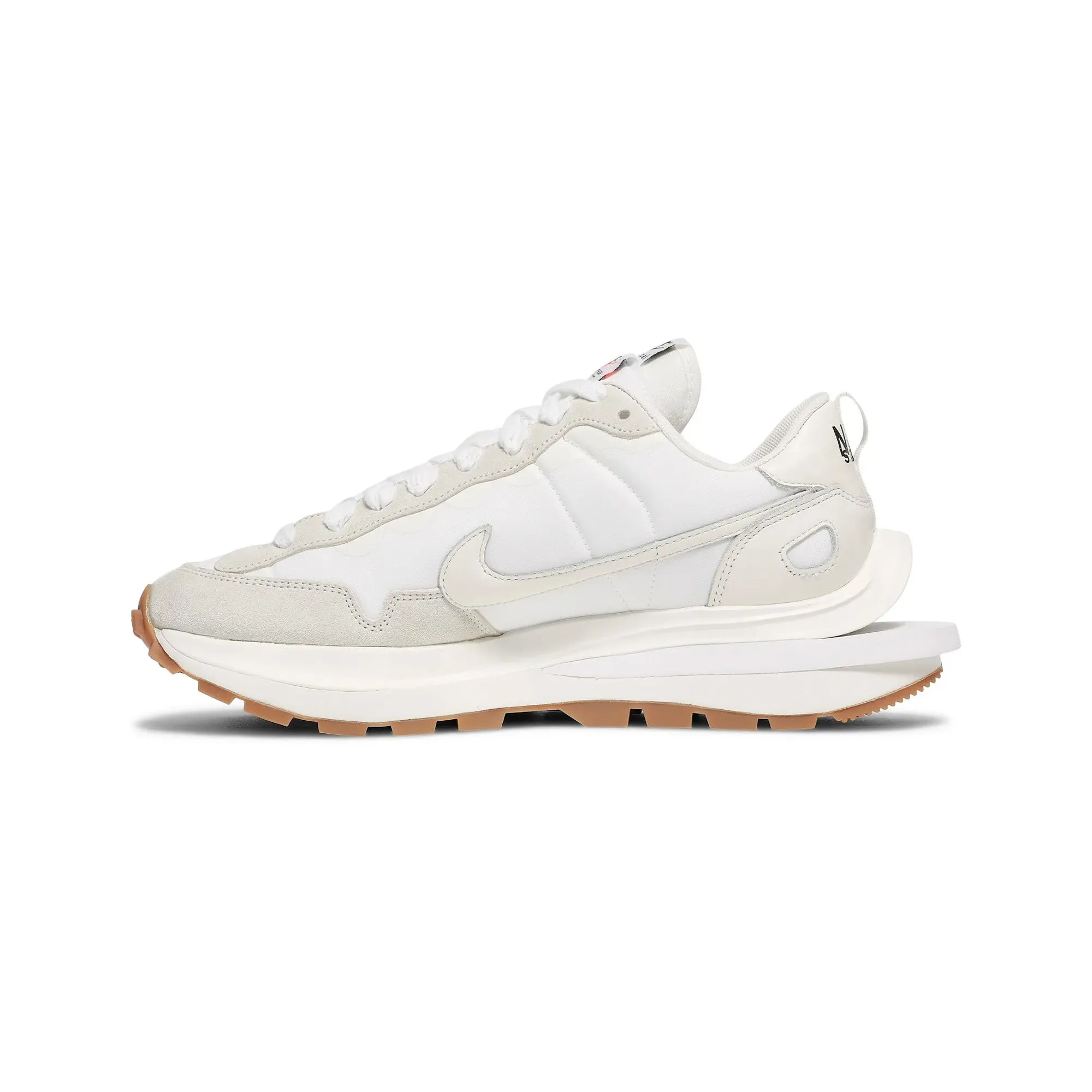 Feather Light City Adventure Vaporwaffle x Sacai 'White Gum' (2022)