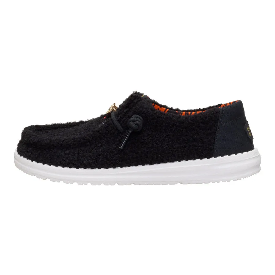 Wendy Black Cat - Black Easy To Clean Stable Step