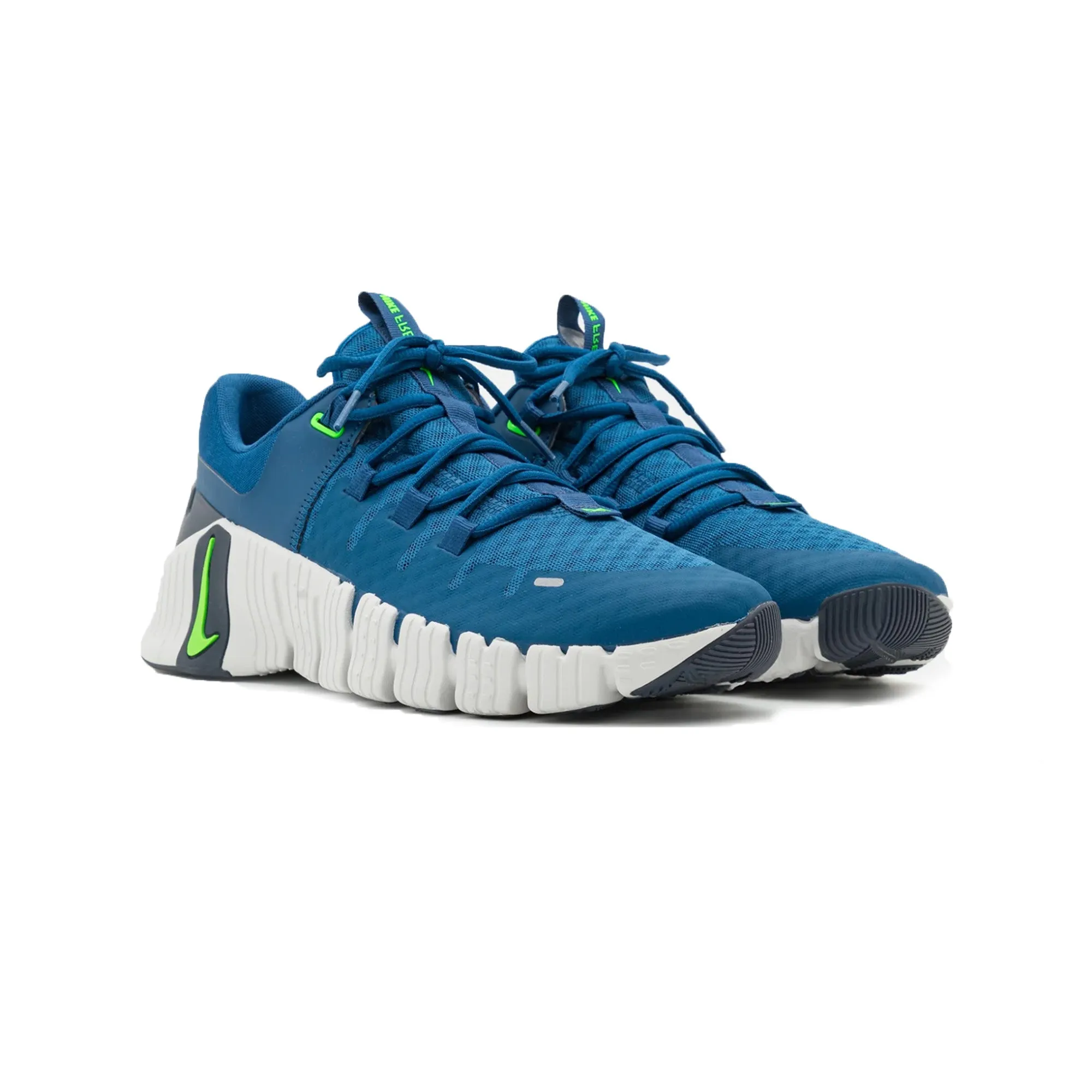 Neutral Glow Versatile Nike Free Metcon 5 'Court Blue Green Strike'