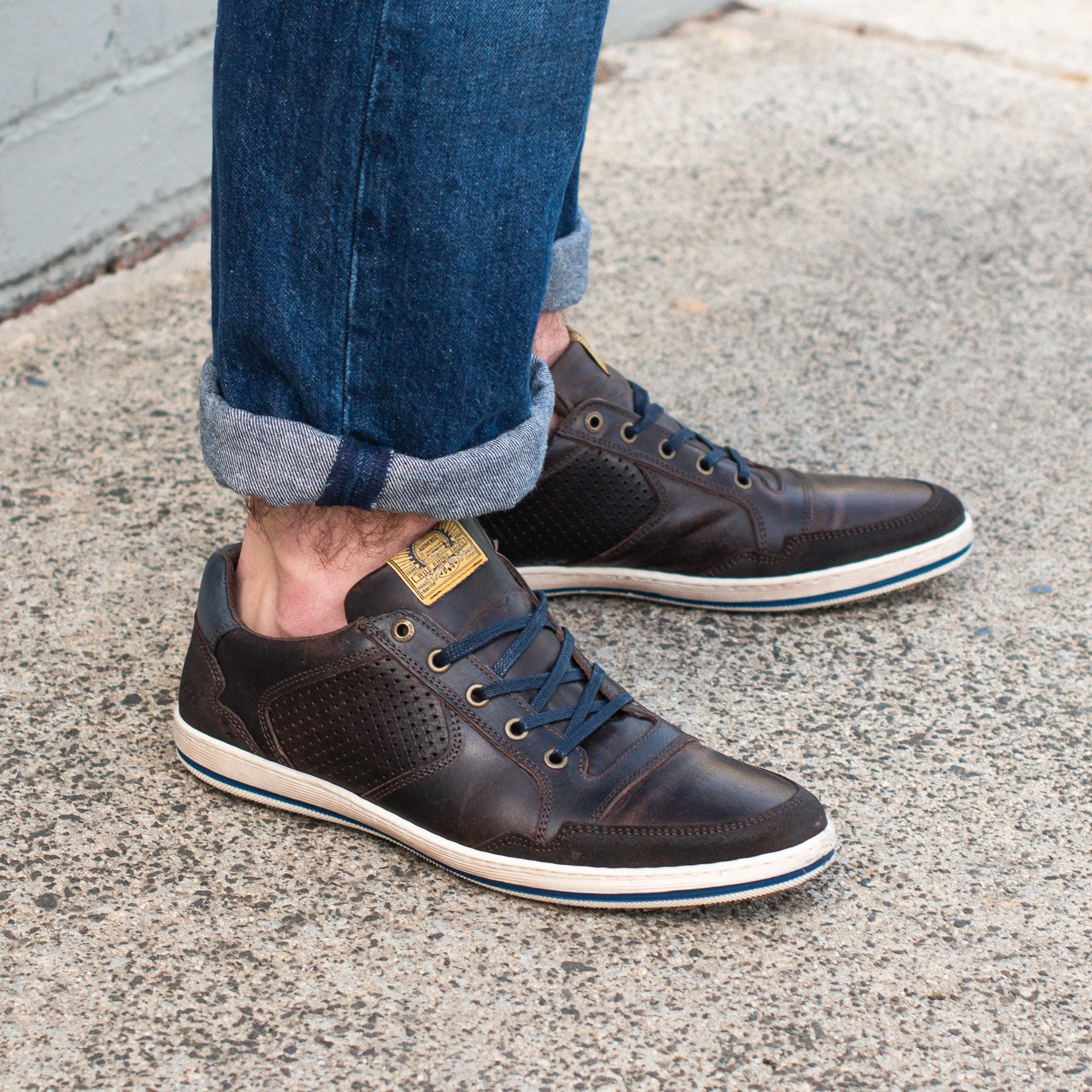 Weightless Wear Modern Fit Crest Casual Shoes Dark Brown