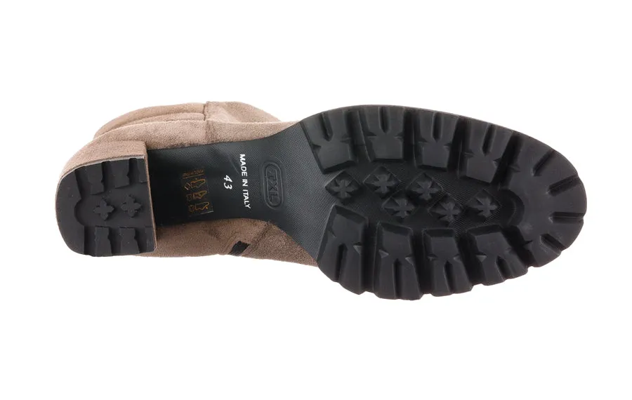 Eva Rhino Velvet Texture Effortless Look