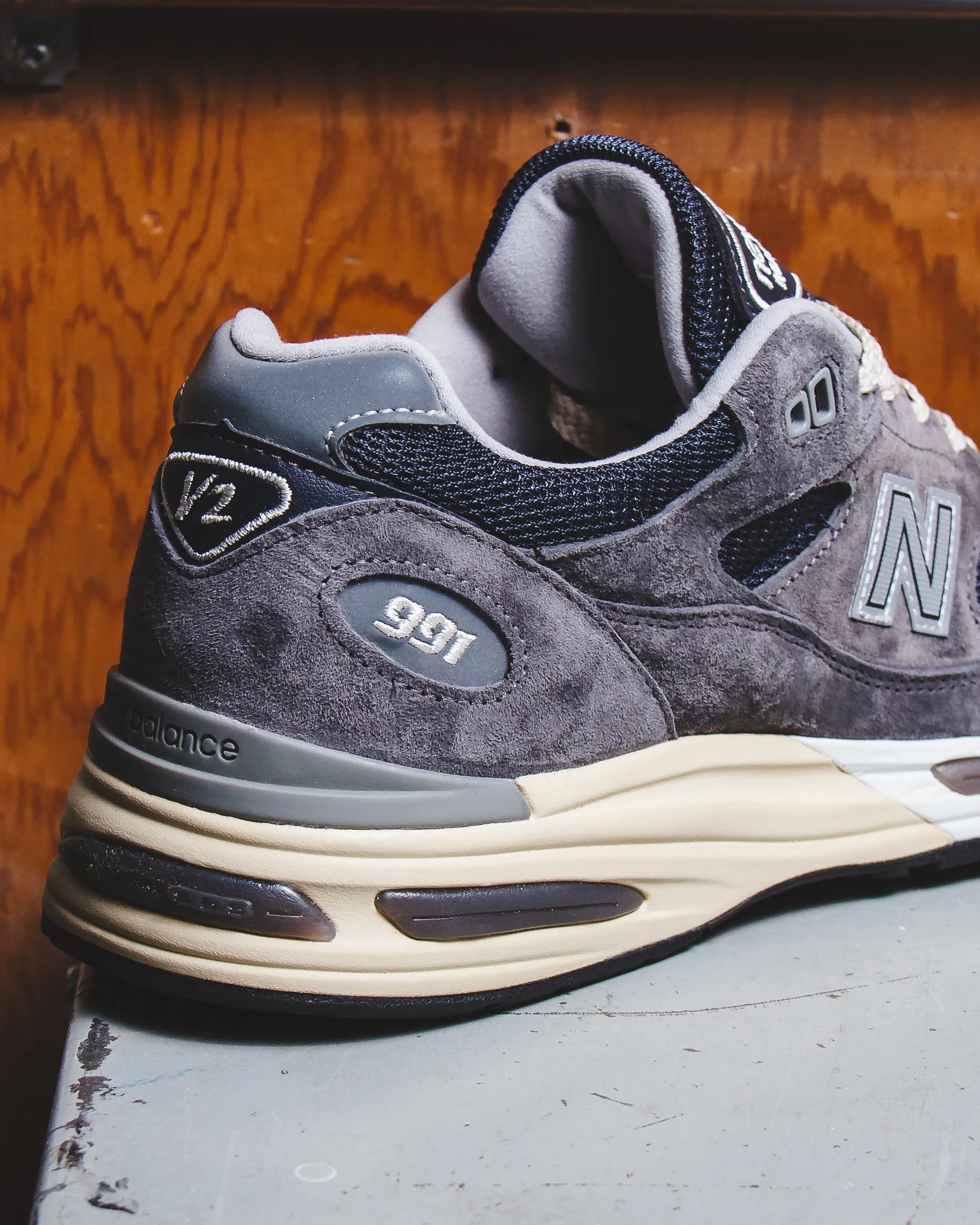 TPU Stability Sturdy Build New Balance Unisex MADE in UK 991v2 Dark Gull Gray U991GG2