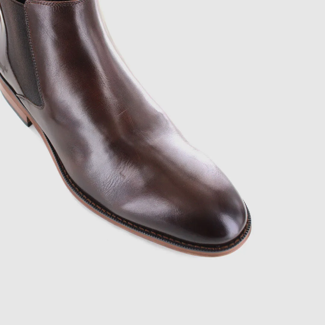 Noah Chelsea Boots Dark Brown Perforated Detail Seamless Comfort Snow Trekker