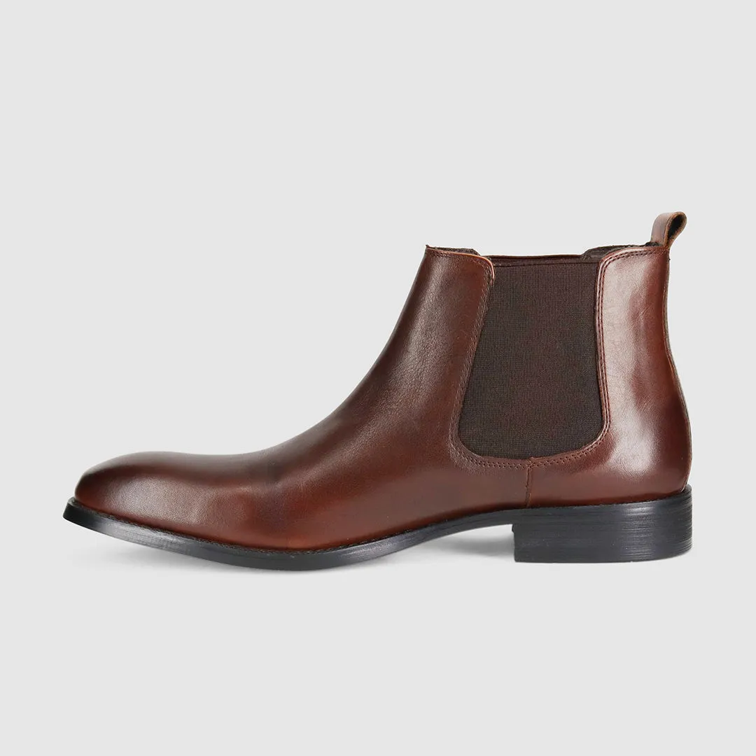 Guest Look stage look Dawson Chelsea Boots Dark Brown Tumbled