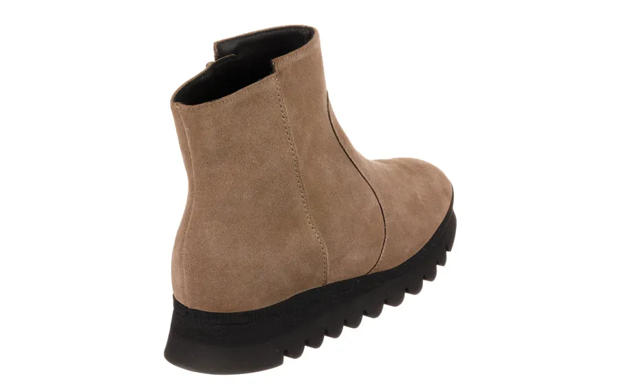 Kat Smoke Suede Feel