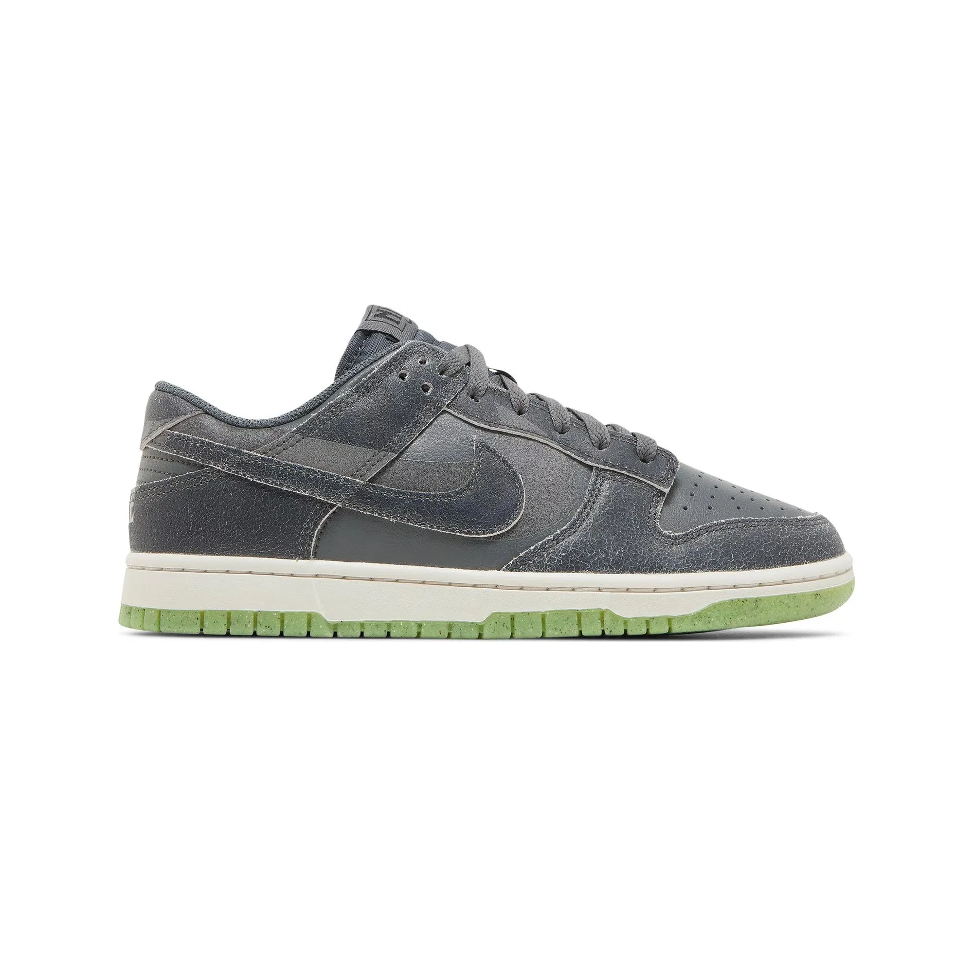 Lake Step Nike Dunk Low Retro PRM 'Halloween' (2022)