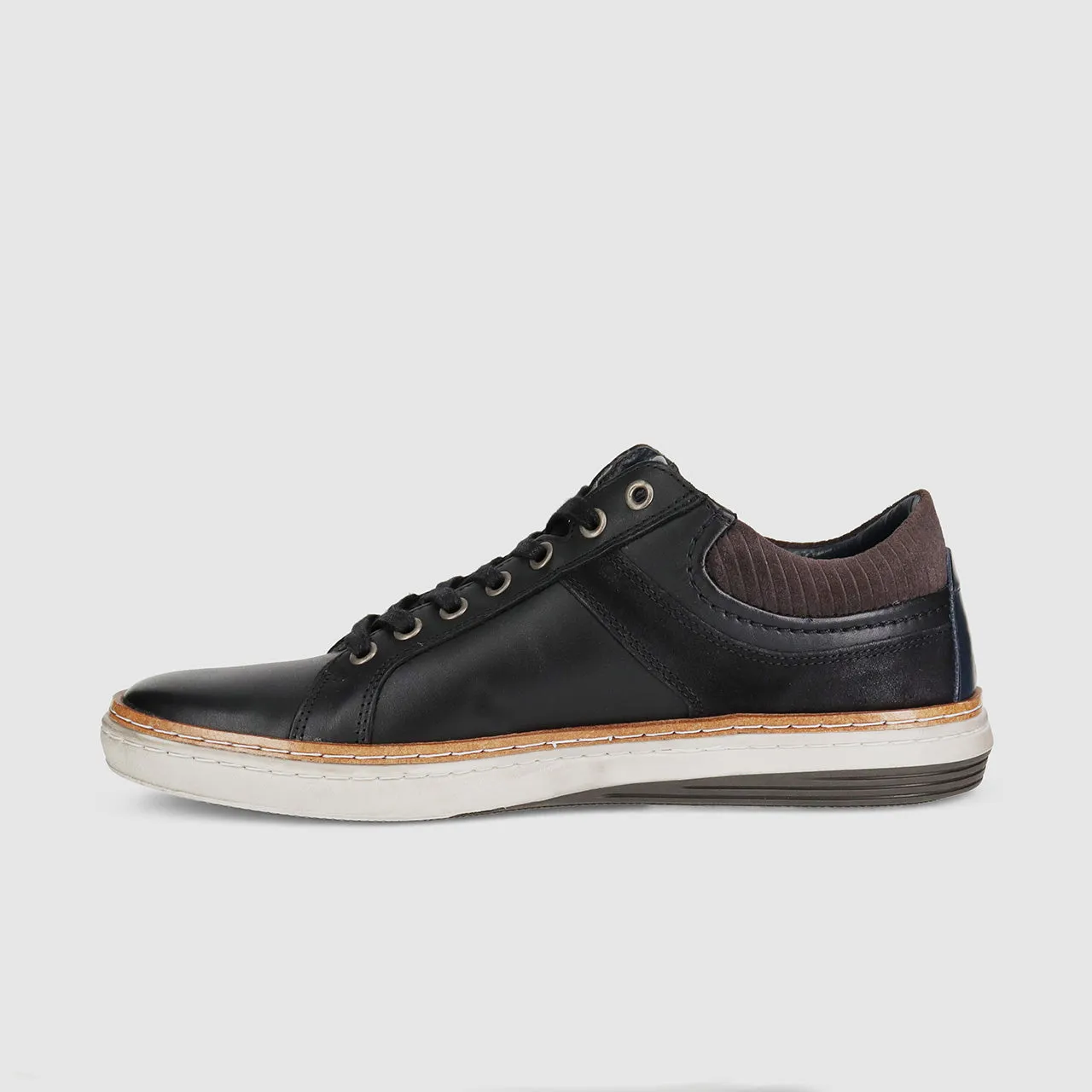 Whistle Casual Shoes Black Punch Hike All Comfort