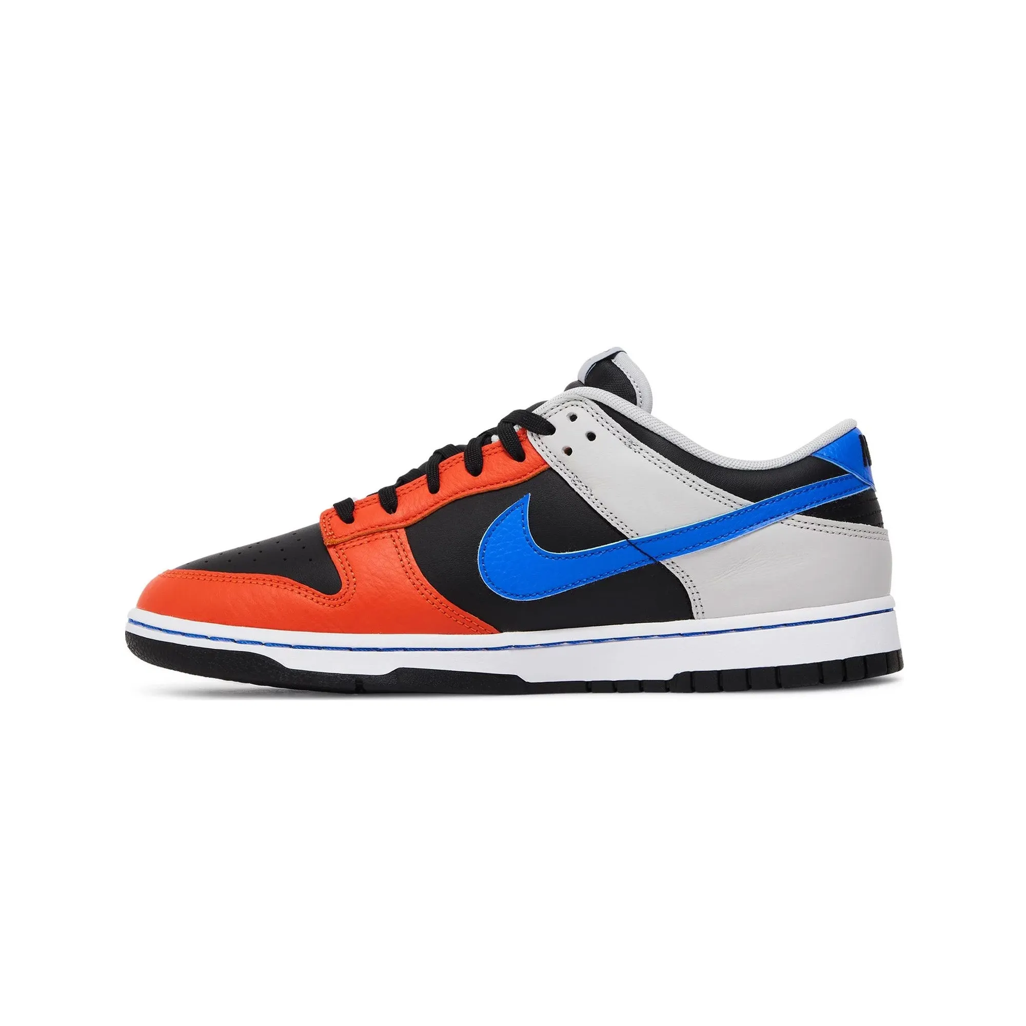 Dunk Low EMB NBA 75th Anniversary 'Knicks' (2021) Power Flow Block Walk