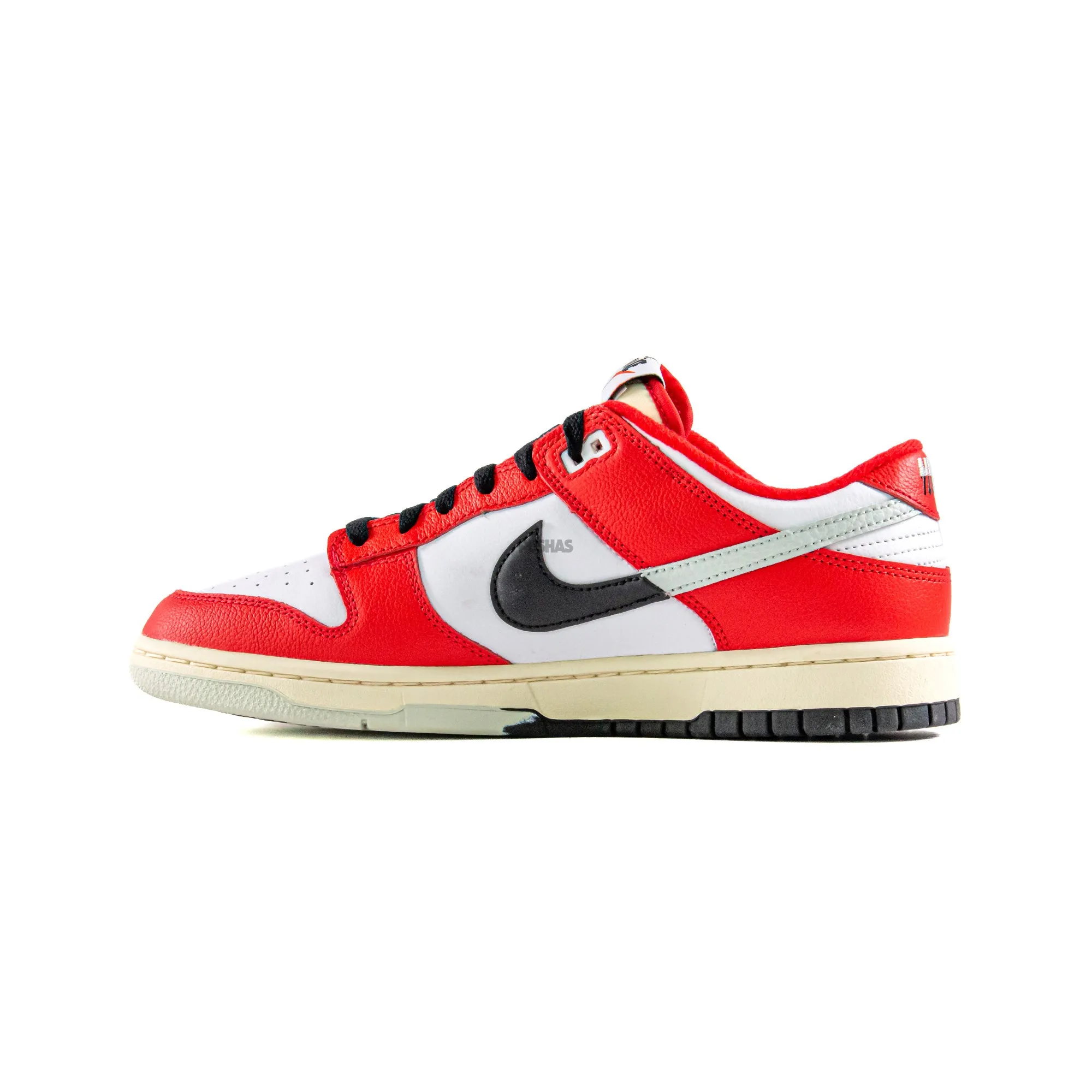 Season Ease Move Bold Nike Dunk Low 'Reverse Chicago Split' (2023)
