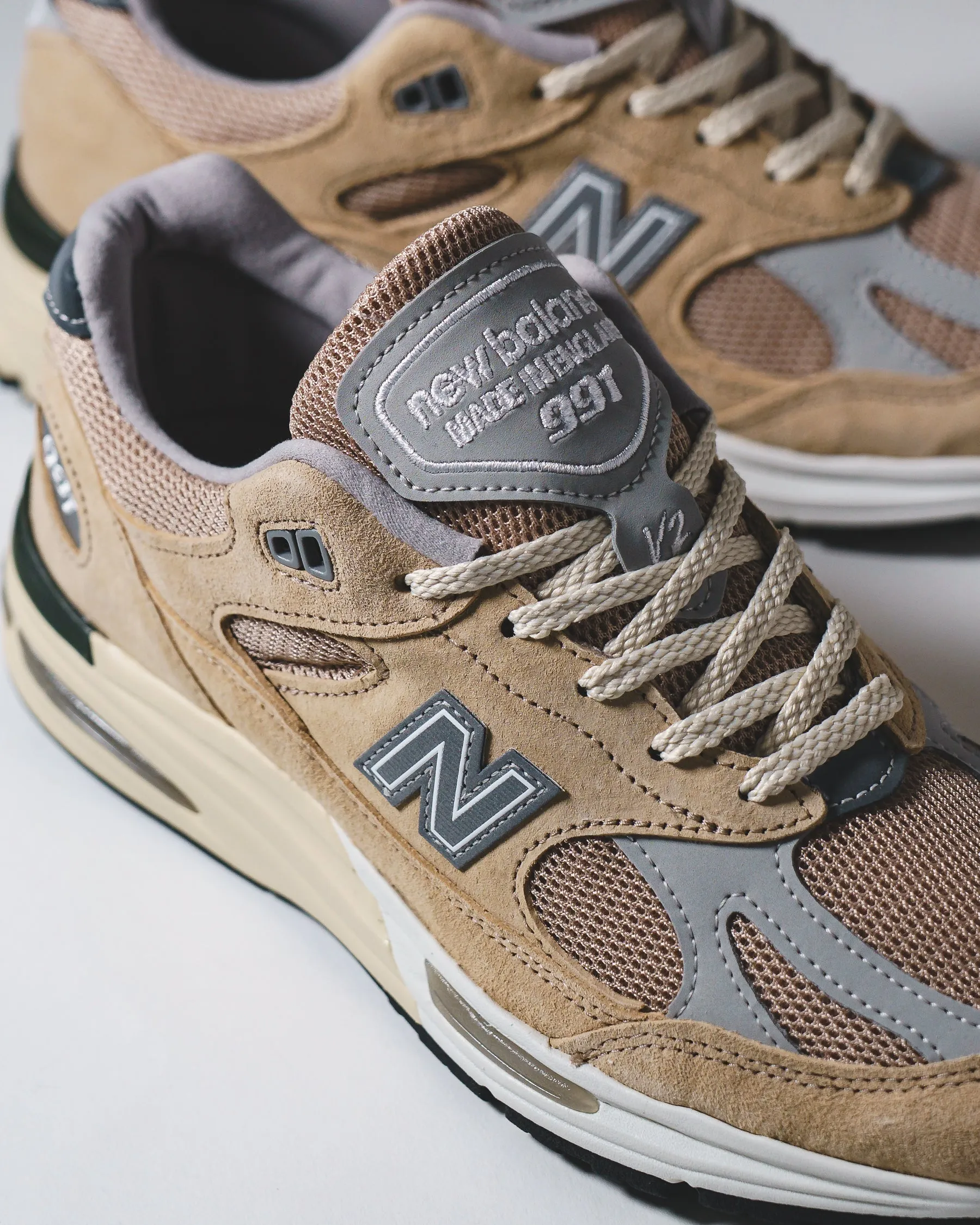 Long Move New Balance Unisex Made in UK 991v2 Cuban Sand U991BE2