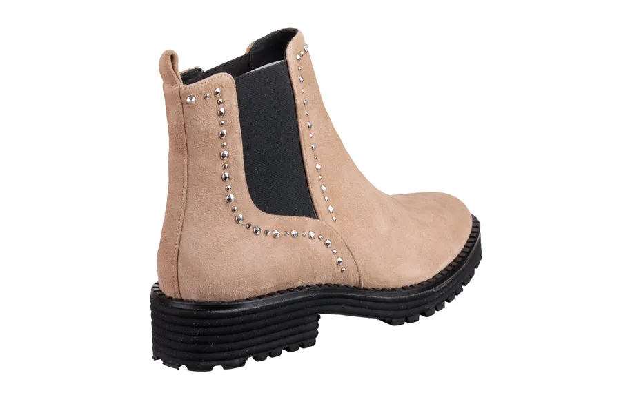 Nude Soft subtle style Eva Studs Taupe