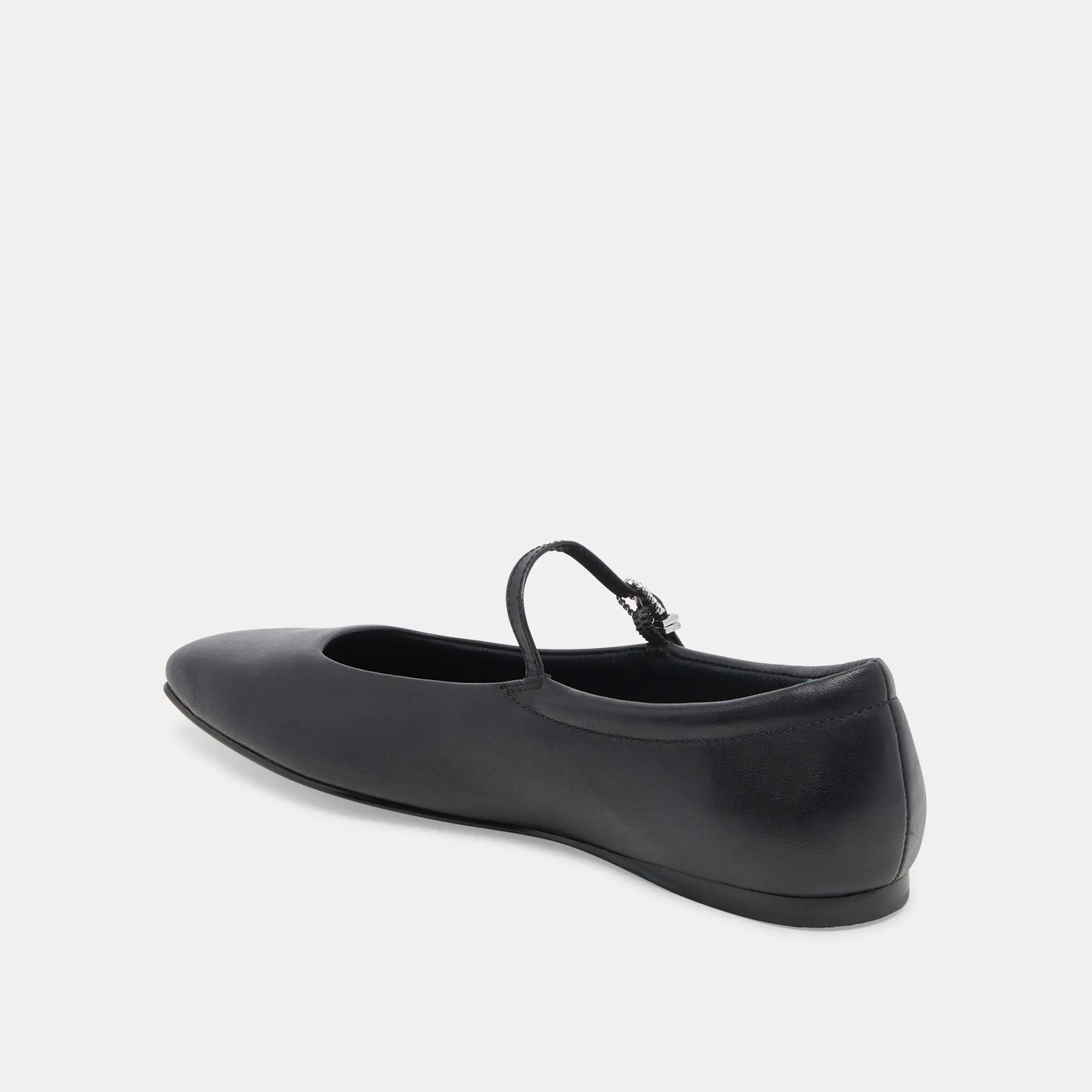 WOMEN'S REYES Fashion-Forward Look
