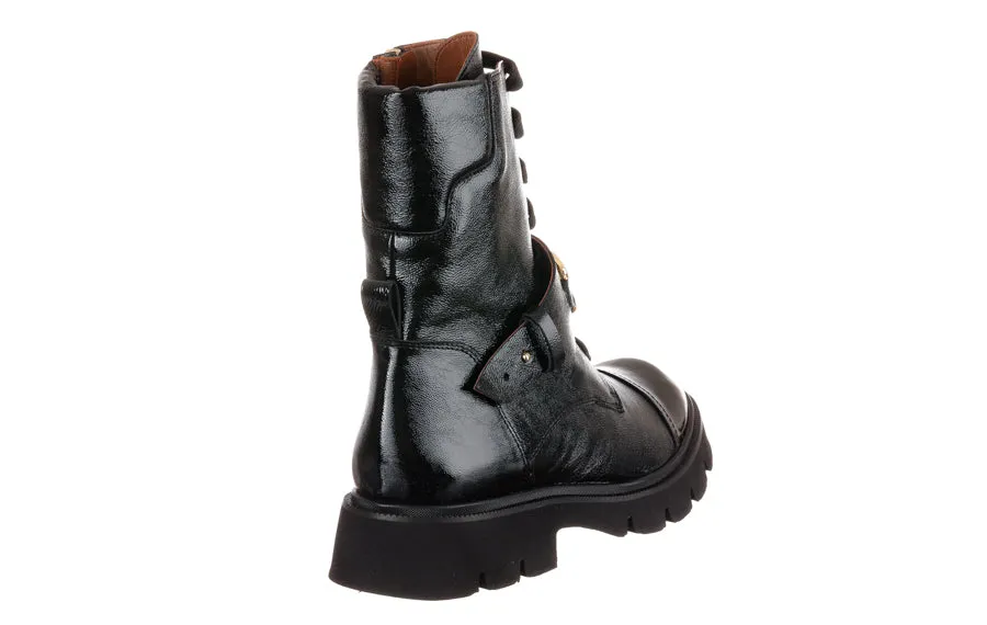 Eva Gloss Padded Interior Rural Traveler