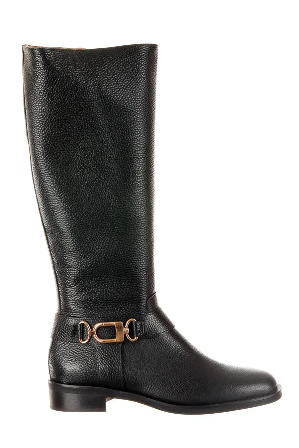 Eva Greta Rugged Walk