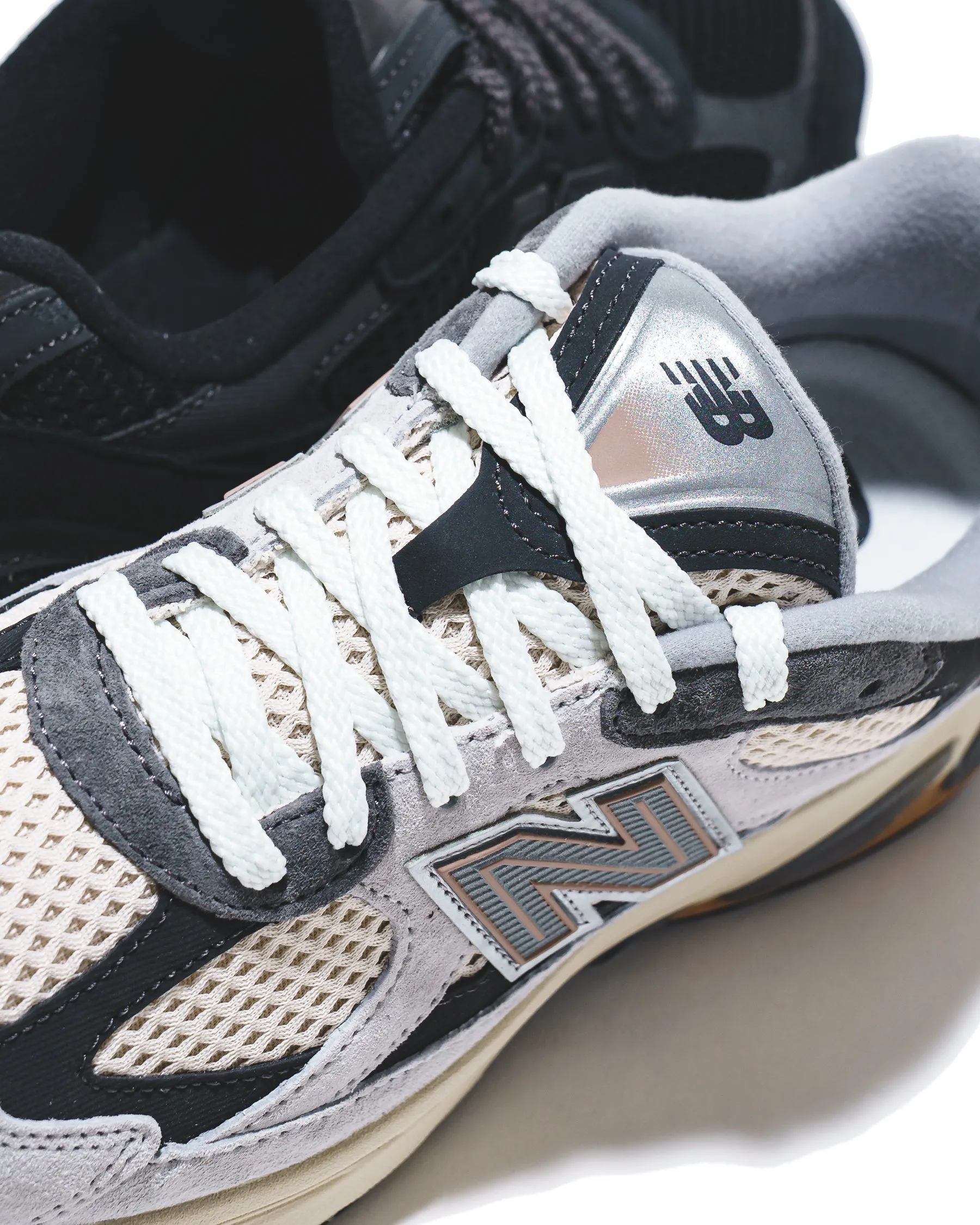 New Balance Unisex 2010 Black Cement U2010TTB Office Smart Camera Look
