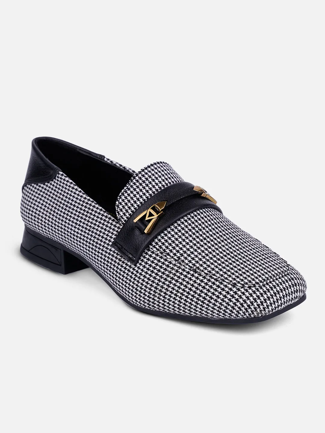 Urban Adventure Form Fit Women's Black/White Casual Slip On (IU2009)