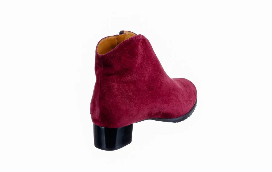 Via Knox Burgundy ski trip Feather Light Rough Terrain